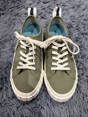 Women’s Sneakers